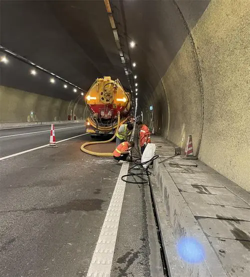 壶关隧道排水渠清淤